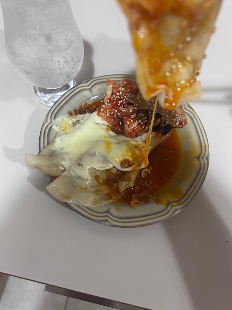 イカキムチと水餃子のプレート